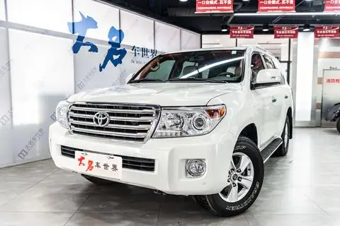 Toyota 兰德酷路泽 2015 — фото 1