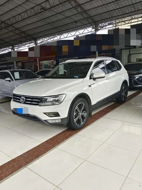 Volkswagen Tiguan L 2020 — фото 1