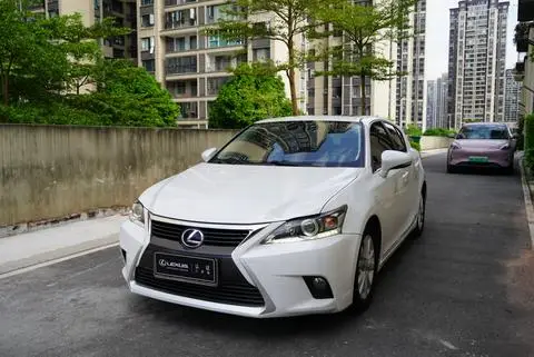 Lexus CT 2014 — фото 1