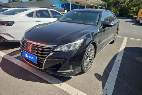 Toyota Crown 2018 — фото 1