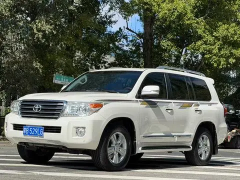 Toyota Land Cruiser 2014 — фото 1
