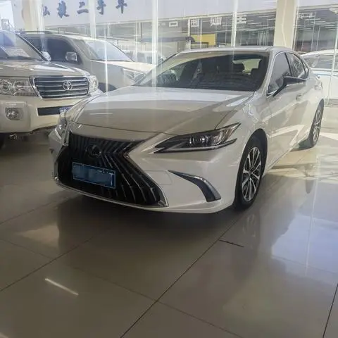 Lexus ES 2025