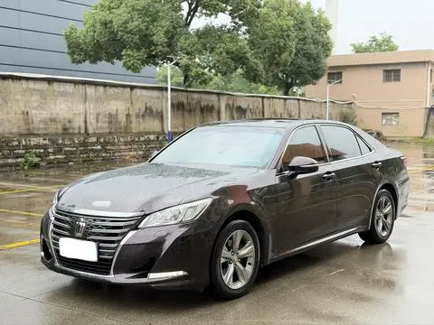 Toyota Crown 2015