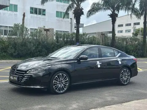 Nissan Teana 2022 — фото 1
