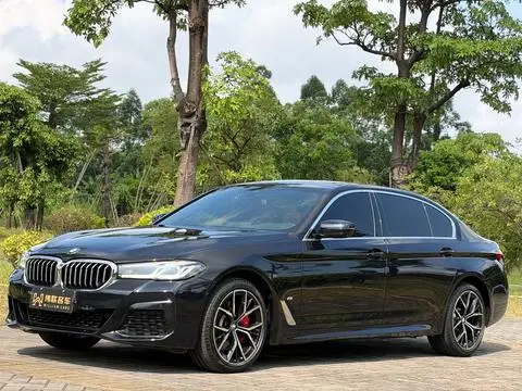 BMW 5 Series 2022 — фото 1