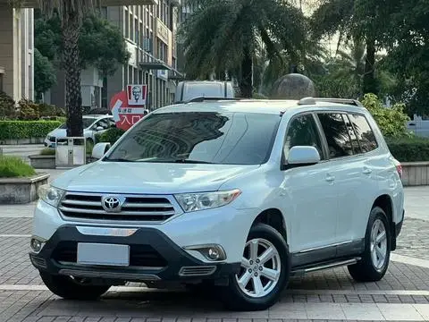 Toyota Highlander 2012 — фото 1