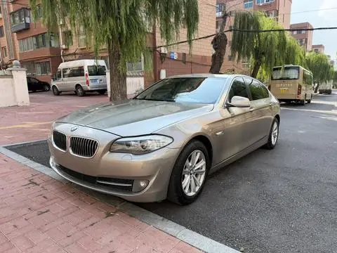 BMW 5 Series 2012 — фото 1