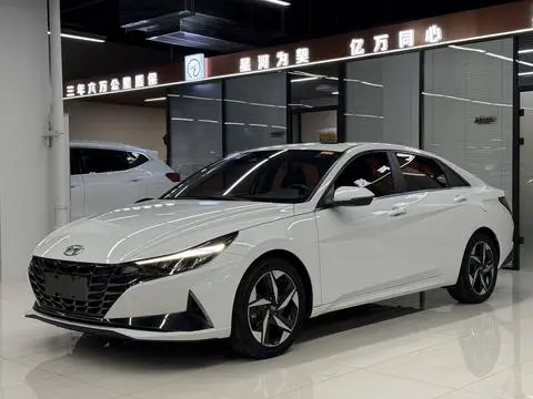 Hyundai Elantra 2022 — фото 1