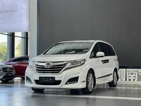 Honda 艾力绅 2016 — фото 1