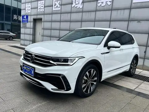 Volkswagen Tiguan L 2024 — фото 1