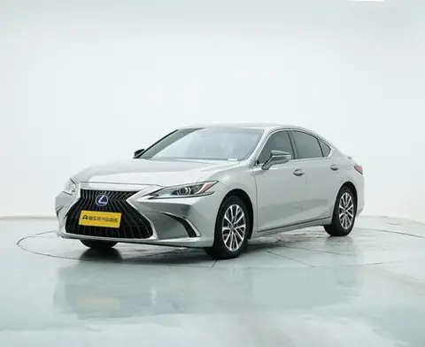 Lexus ES 2021 — фото 1