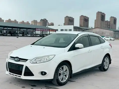 Ford Focus 2012 — фото 1