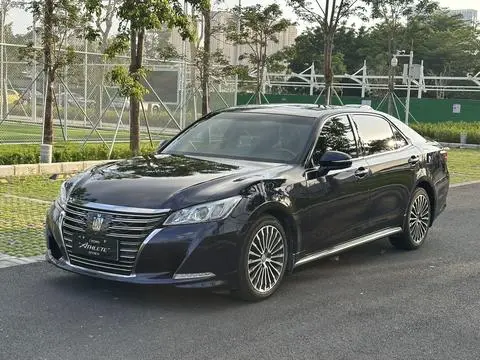 Toyota Crown 2018 — фото 1