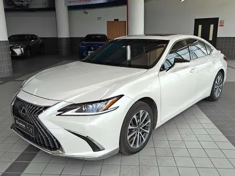 Lexus ES 2022