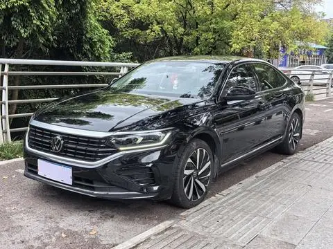 Volkswagen Passat 2023 — фото 1
