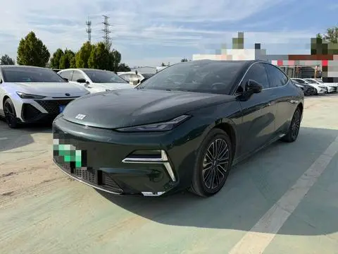 Geely 星耀8 PHEV 2025