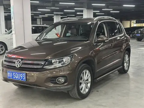 Volkswagen Tiguan 2012 — фото 1