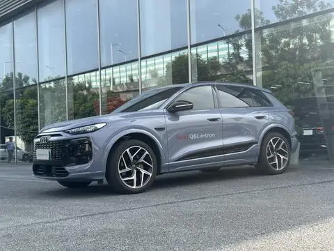 Audi Q6L e-tron 2026 — фото 1