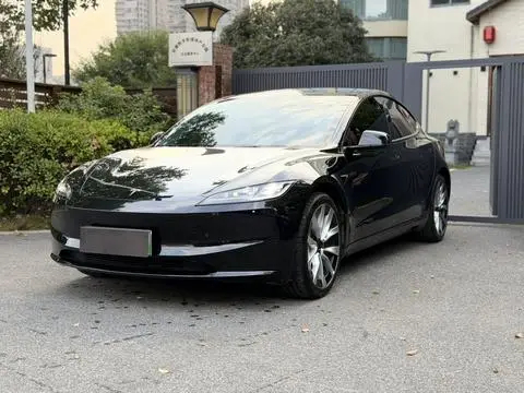 Tesla Model 3 2025 — фото 1