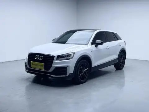Audi Q2L 2018 — фото 1