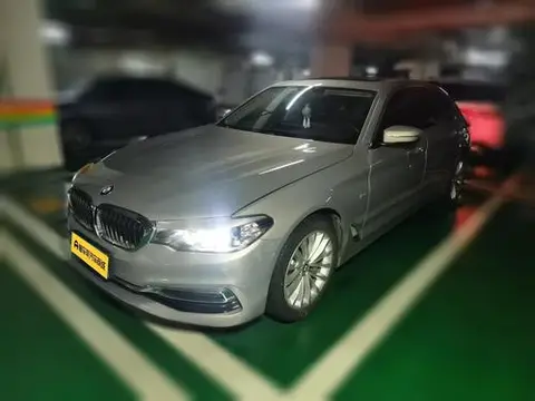 BMW 5 Series 2018 — фото 1