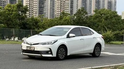 Toyota Corolla 2017 — фото 1