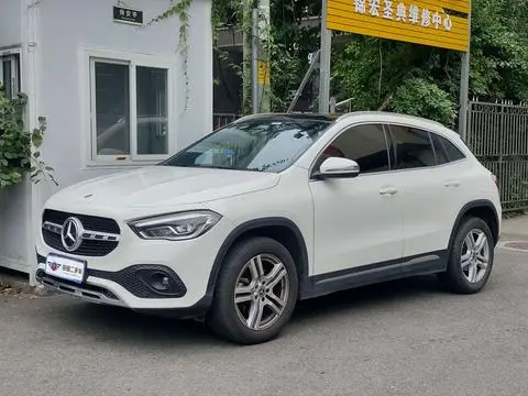 Mercedes-Benz GLA 2023 — фото 1