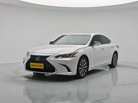 Lexus ES 2022