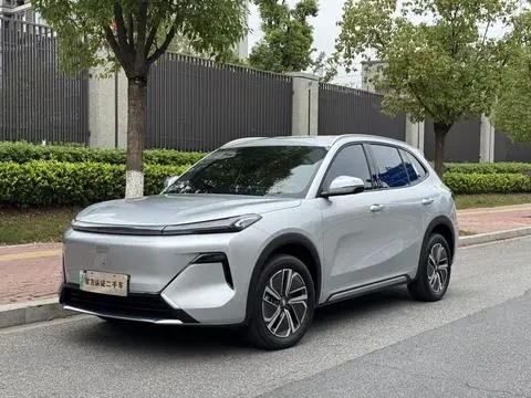 Geely 星舰7 EM-i 2025 — фото 1