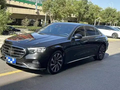 Mercedes-Benz E-Class 2025 — фото 1