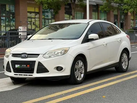 Ford Focus 2012 — фото 1