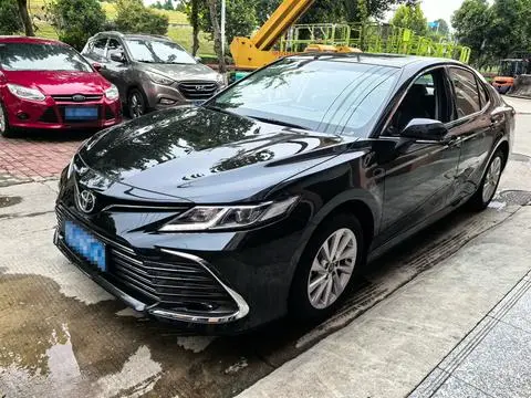 Toyota Camry 2023 — фото 1