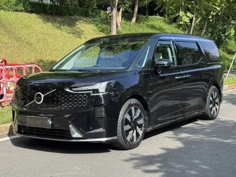 Volvo EM90 2025
