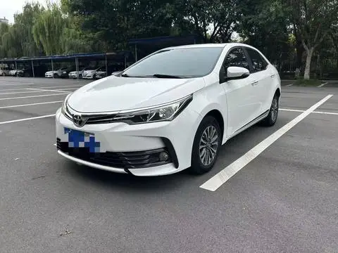 Toyota Corolla 2017 — фото 1