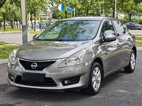 Nissan 骐达TIIDA 2011 — фото 1