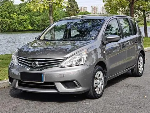 Nissan 骊威 2015