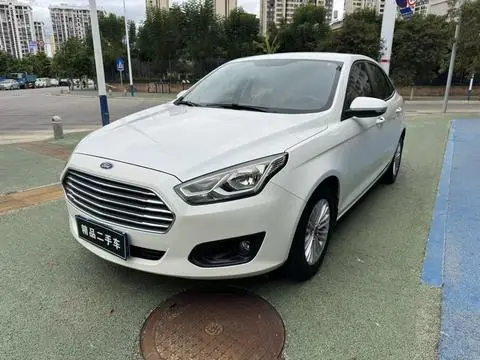 Ford Escort 2015 — фото 1