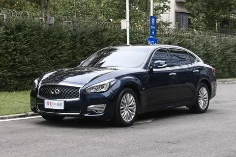 Infiniti Q70 2017