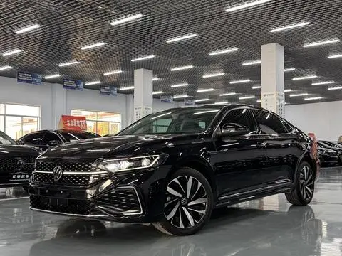 Volkswagen Passat 2022 — фото 1