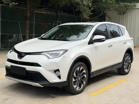 Toyota RAV4 2018 — фото 1