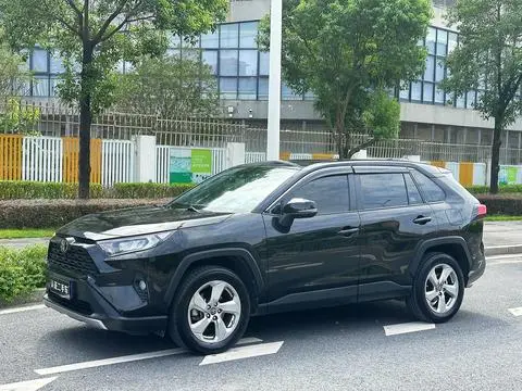 Toyota RAV4 2021 — фото 1