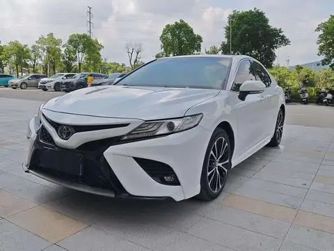 Toyota Camry 2019 — фото 1