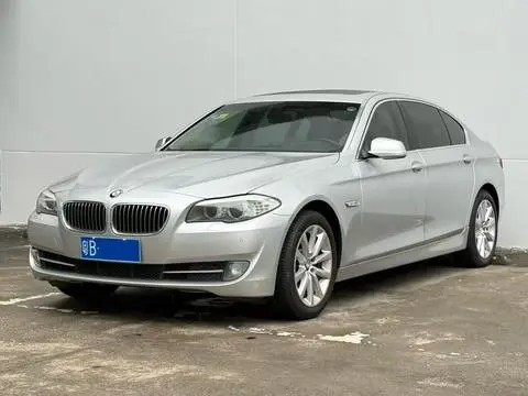 BMW 5 Series 2011 — фото 1