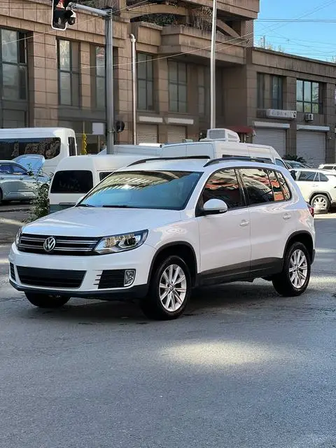 Volkswagen Tiguan 2015 — фото 1