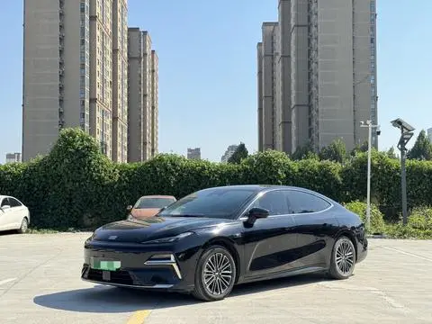 Geely 星耀8 PHEV 2025