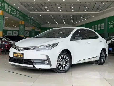 Toyota Corolla 2018 — фото 1