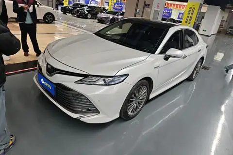 Toyota Camry 2019 — фото 1
