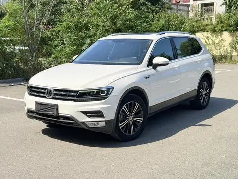 Volkswagen Tiguan L 2018 — фото 1