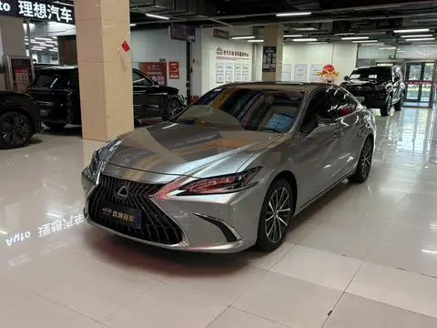Lexus ES 2021