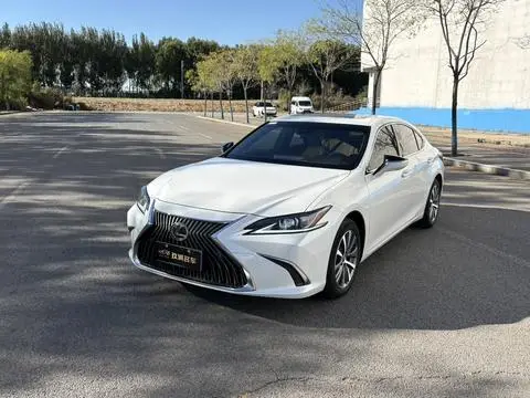 Lexus ES 2021